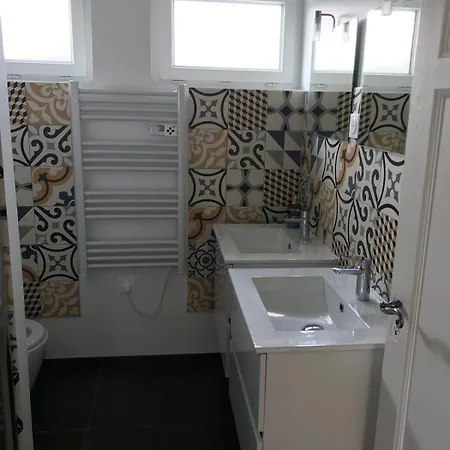 La Petite Maison, *